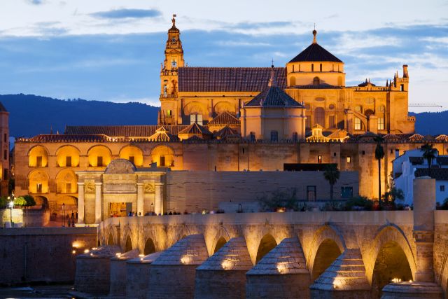 vistas de la Mezquita y el puente romano de Córdoba