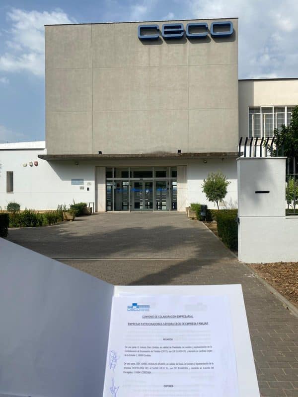 Grupo Rosales firma su adhesión a la Cátedra CECO de Empresa Familiar