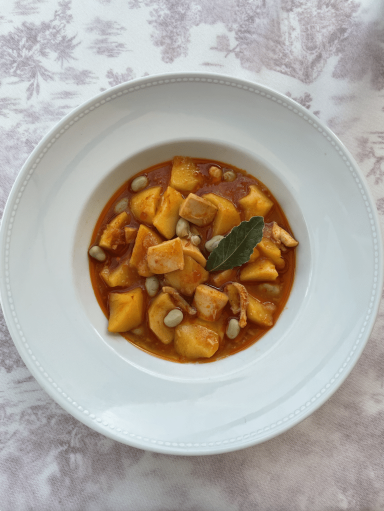 Papas con choco: receta del guiso andaluz de sepia y patatas